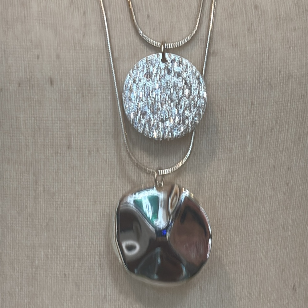 EUC Necklace - Picture 3 of 4